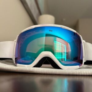 SMITH Optics White Goggles with Blue Reflective Lens